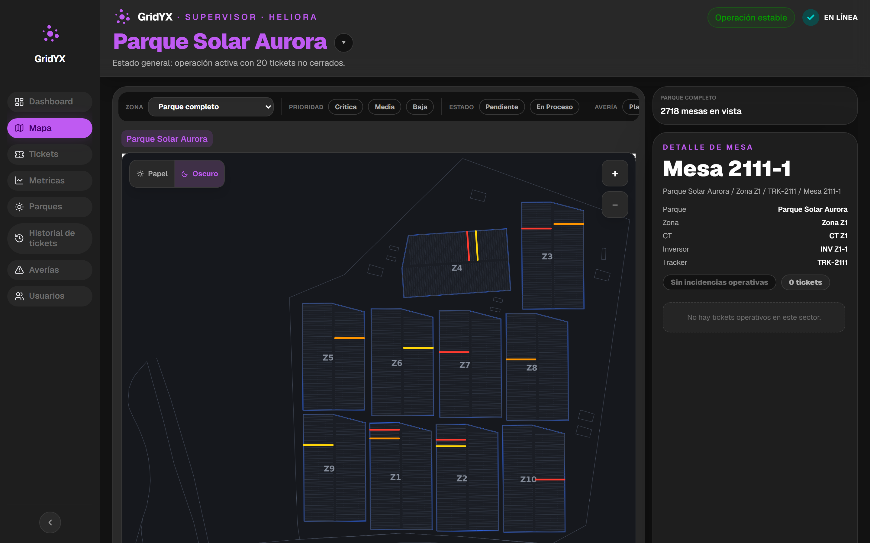 Captura de la aplicación GridYX, recorte del plano: zonas Z1 a Z10 del Parque Solar Aurora con los trackers marcados por prioridad, el conmutador Papel u Oscuro y el panel de detalle de mesa
